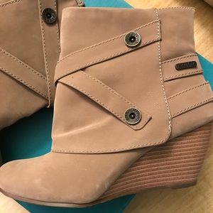 Blowfish Batone Wheat Wedge Booties 9M